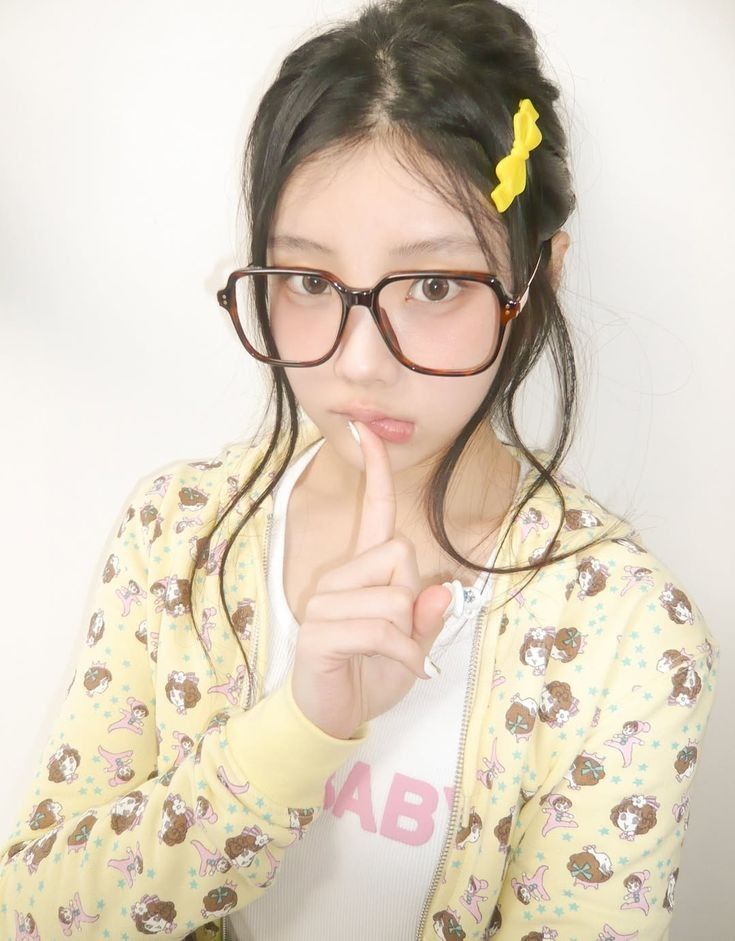 Behind-the-scenes cut of Wonhee (ILLIT)