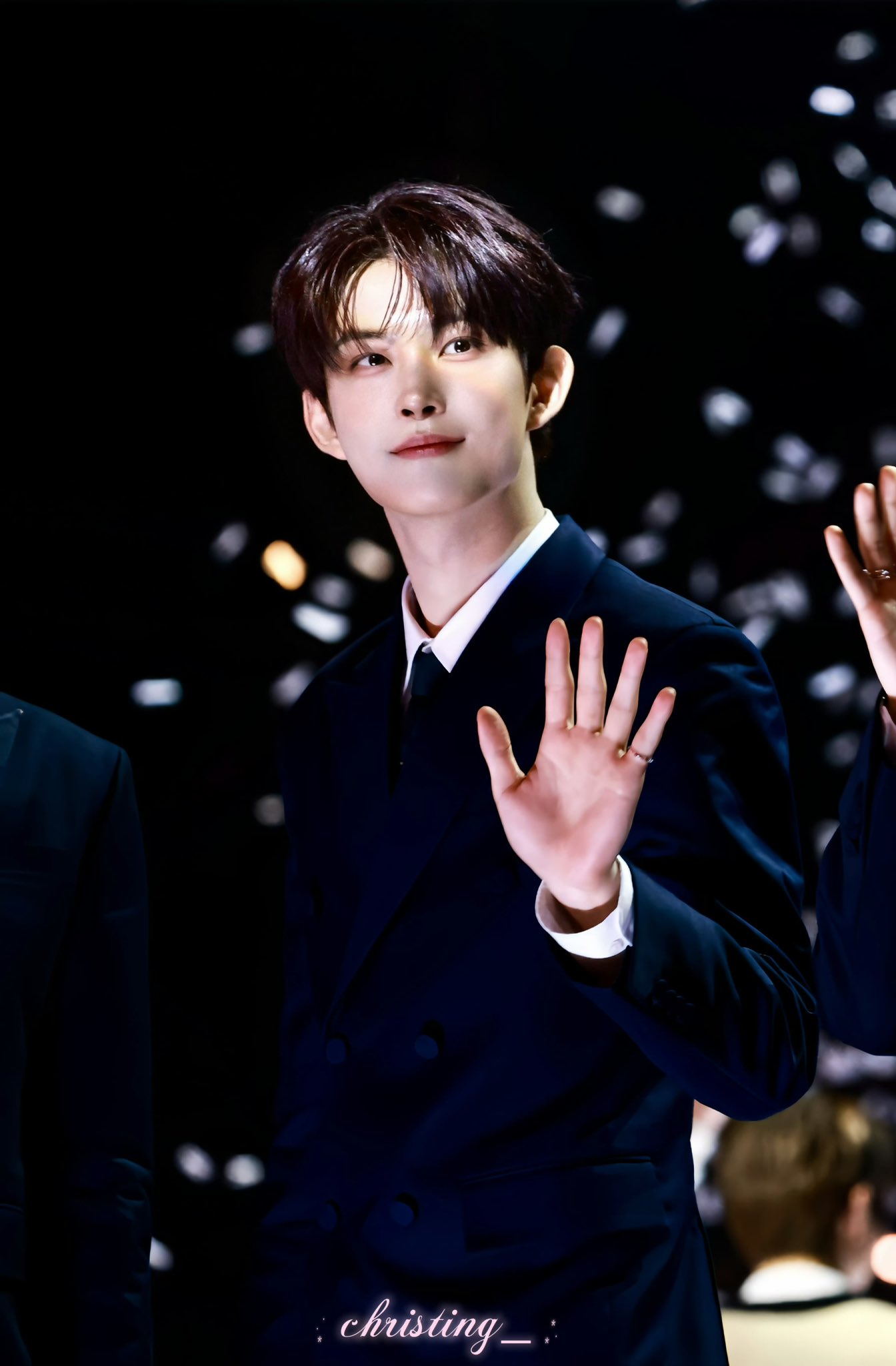 Behind-the-scenes cut of Kim Geonwoo (ALPHA DRIVE ONE)