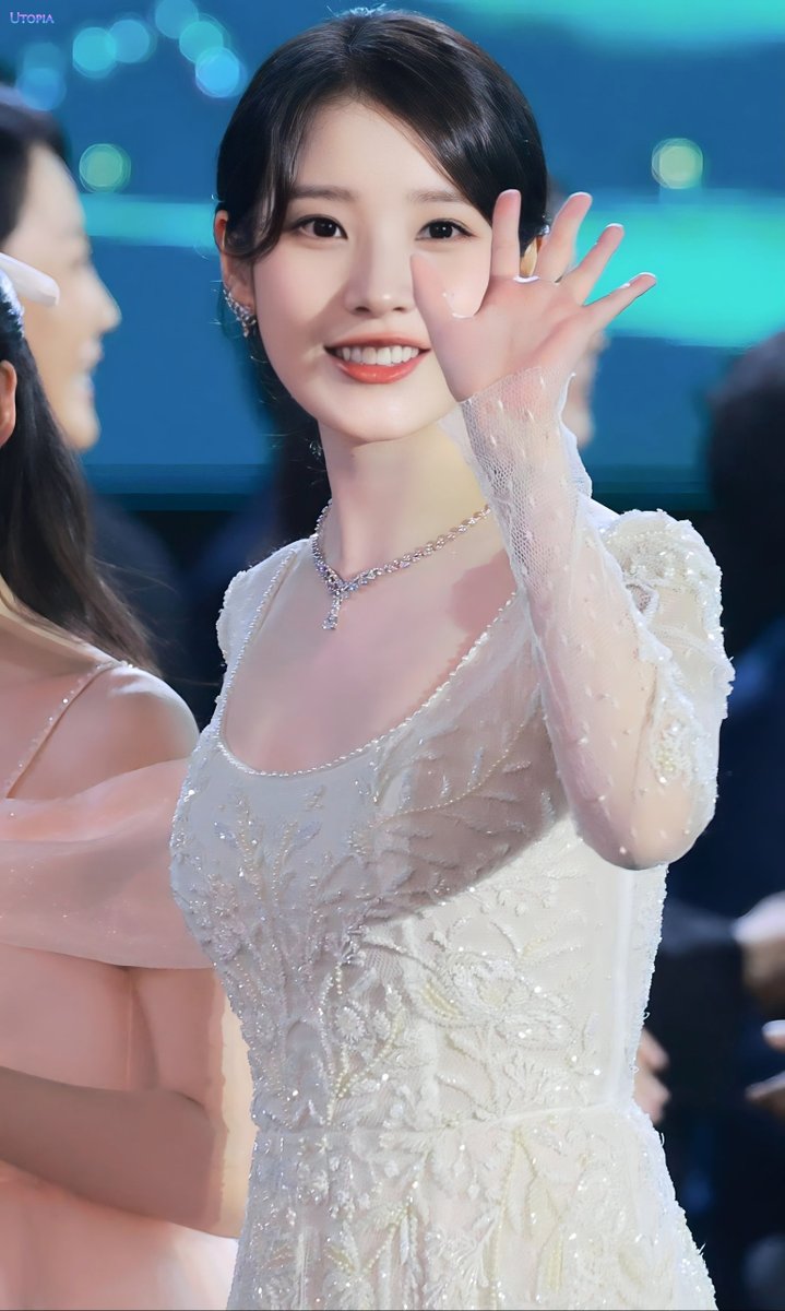 Behind-the-scenes cut of IU
