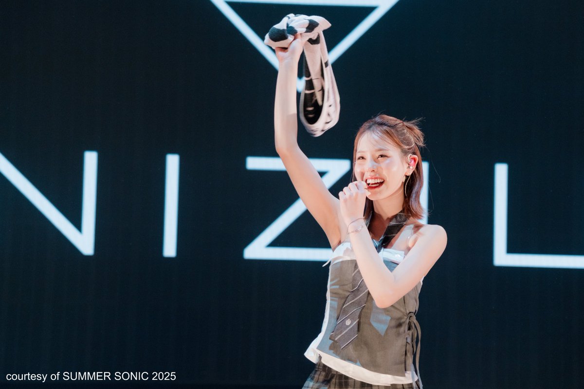 Behind-the-scenes cut of NiziU