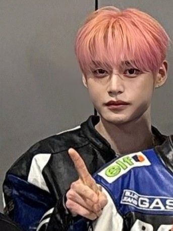 Recent activity shot of Kim Jiwoong (ZEROBASEONE)