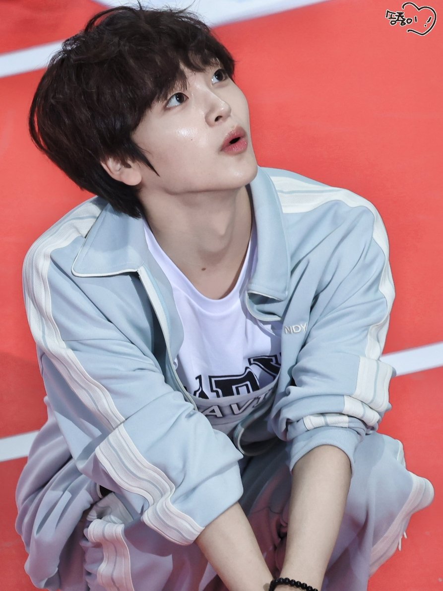 Latest photo of Hyeongjun (CRAVITY)