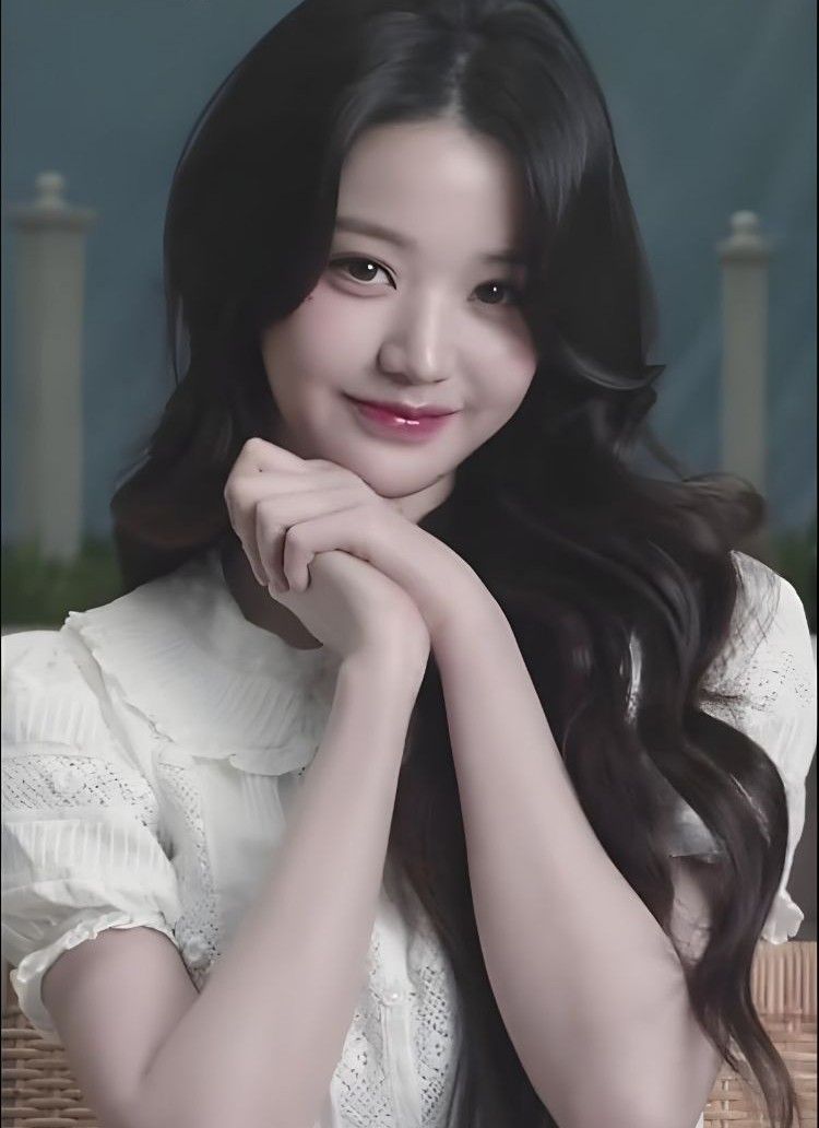 Behind-the-scenes cut of Jang Wonyoung (IVE)
