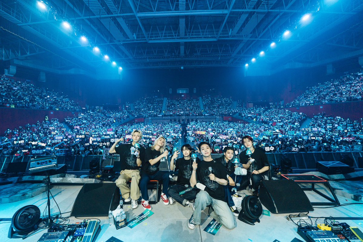 A moment captured by Xdinary Heroes's fan