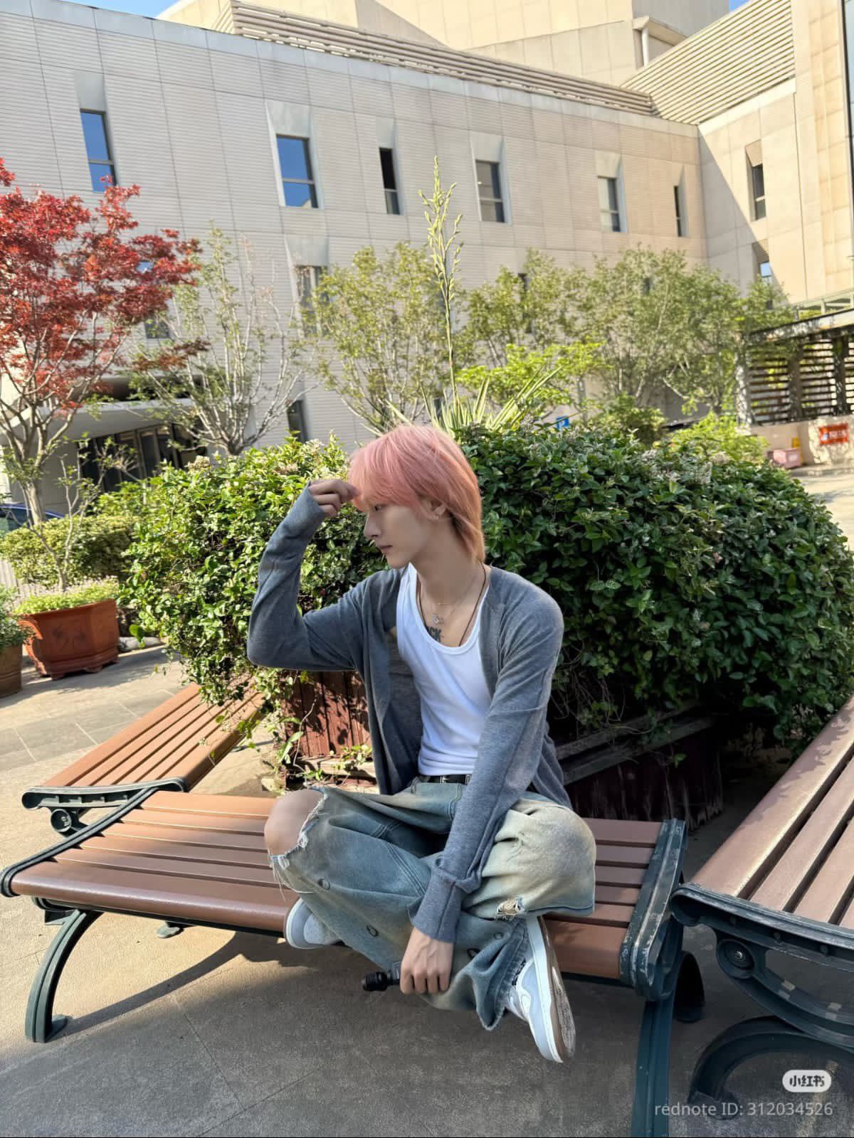 A moment captured by Hu Yetao (NexT1DE)'s fan