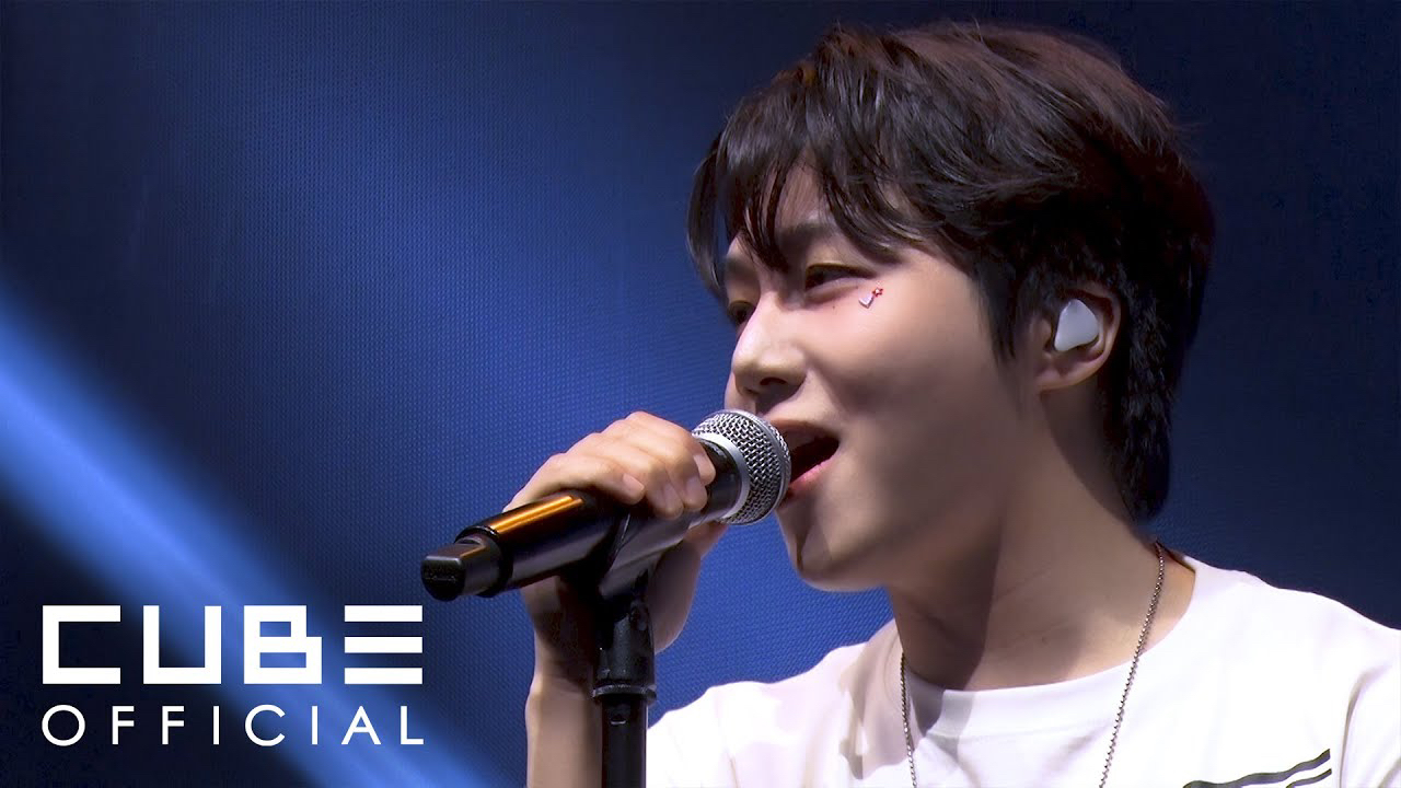 A moment captured by PENTAGON's fan