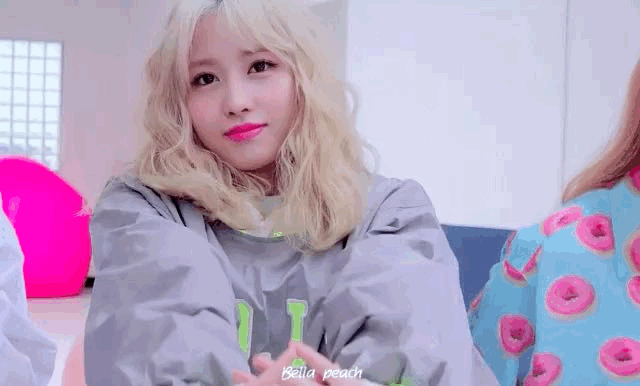 Foto terbaru Momo (TWICE)