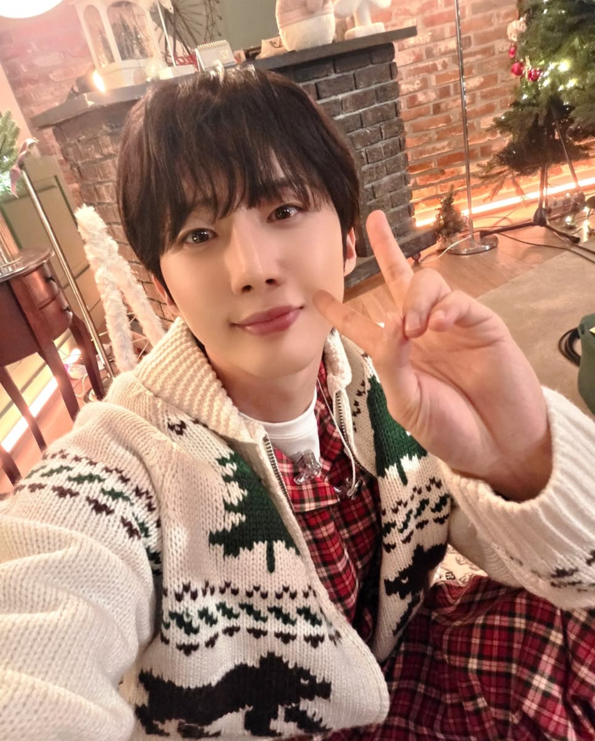 Latest photo of Hui (PENTAGON)