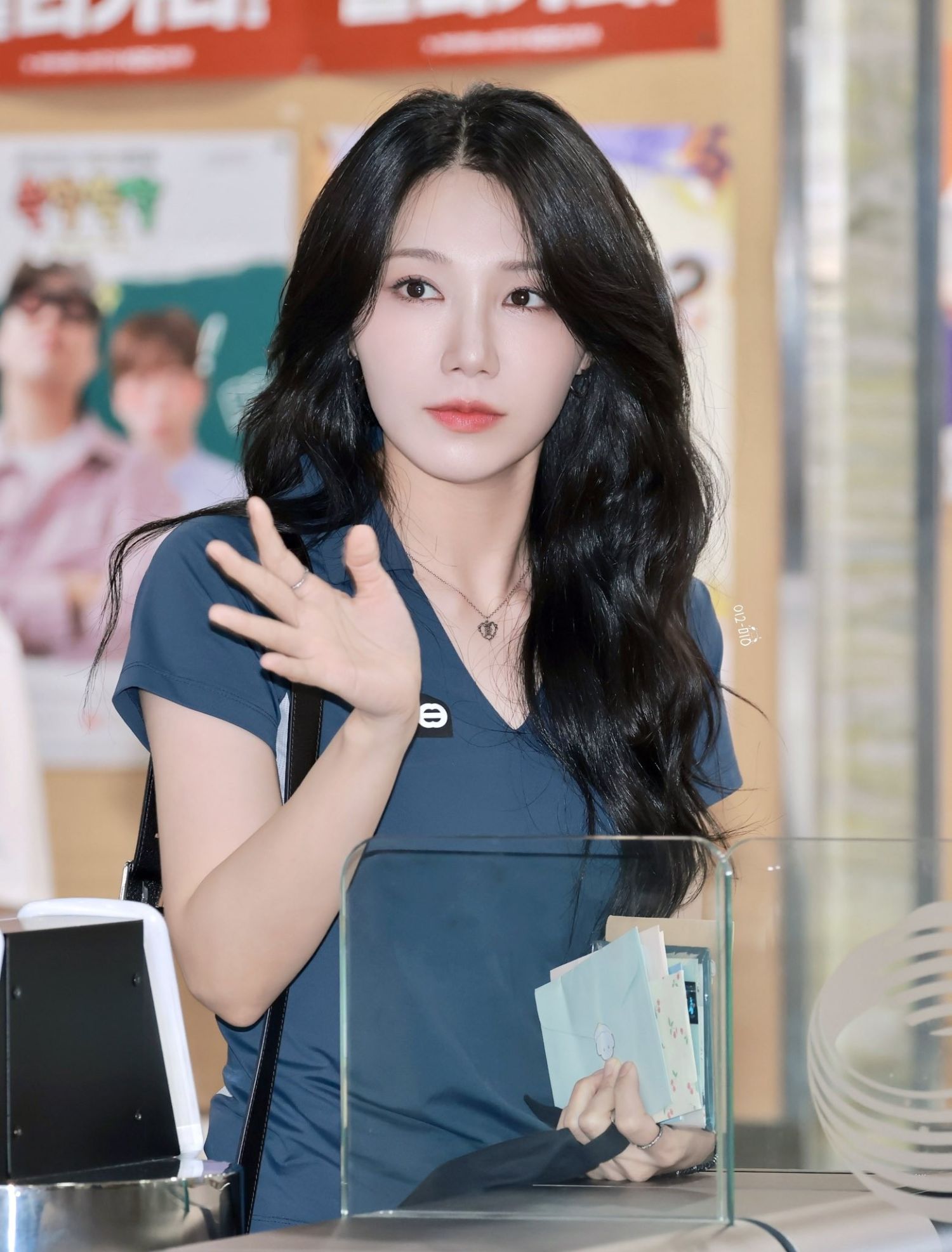 Behind-the-scenes cut of Apink