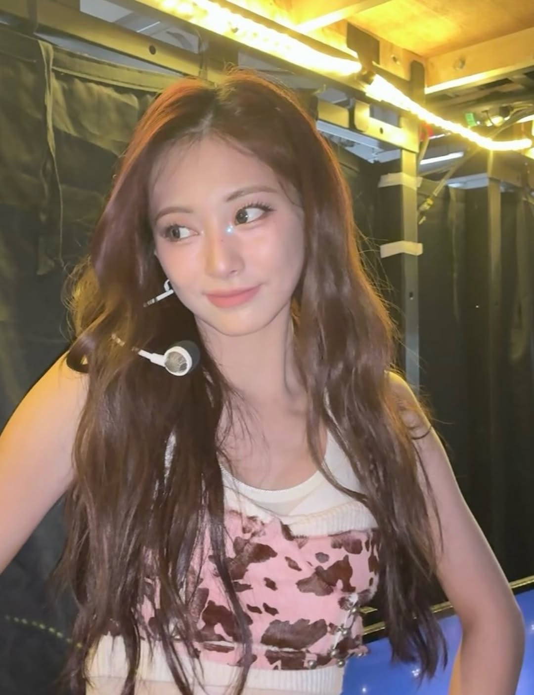 Behind-the-scenes cut of Tzuyu (TWICE)