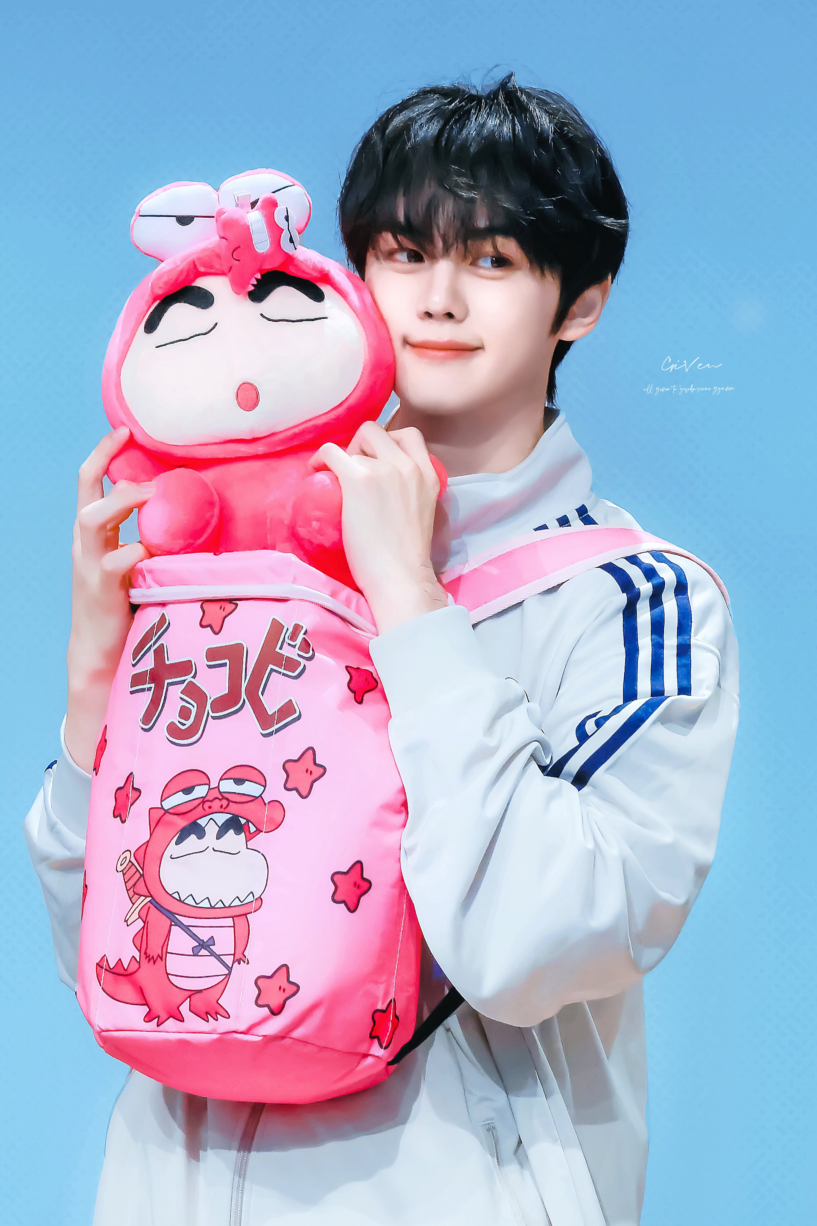 Latest photo of Kim Gyuvin (ZEROBASEONE)