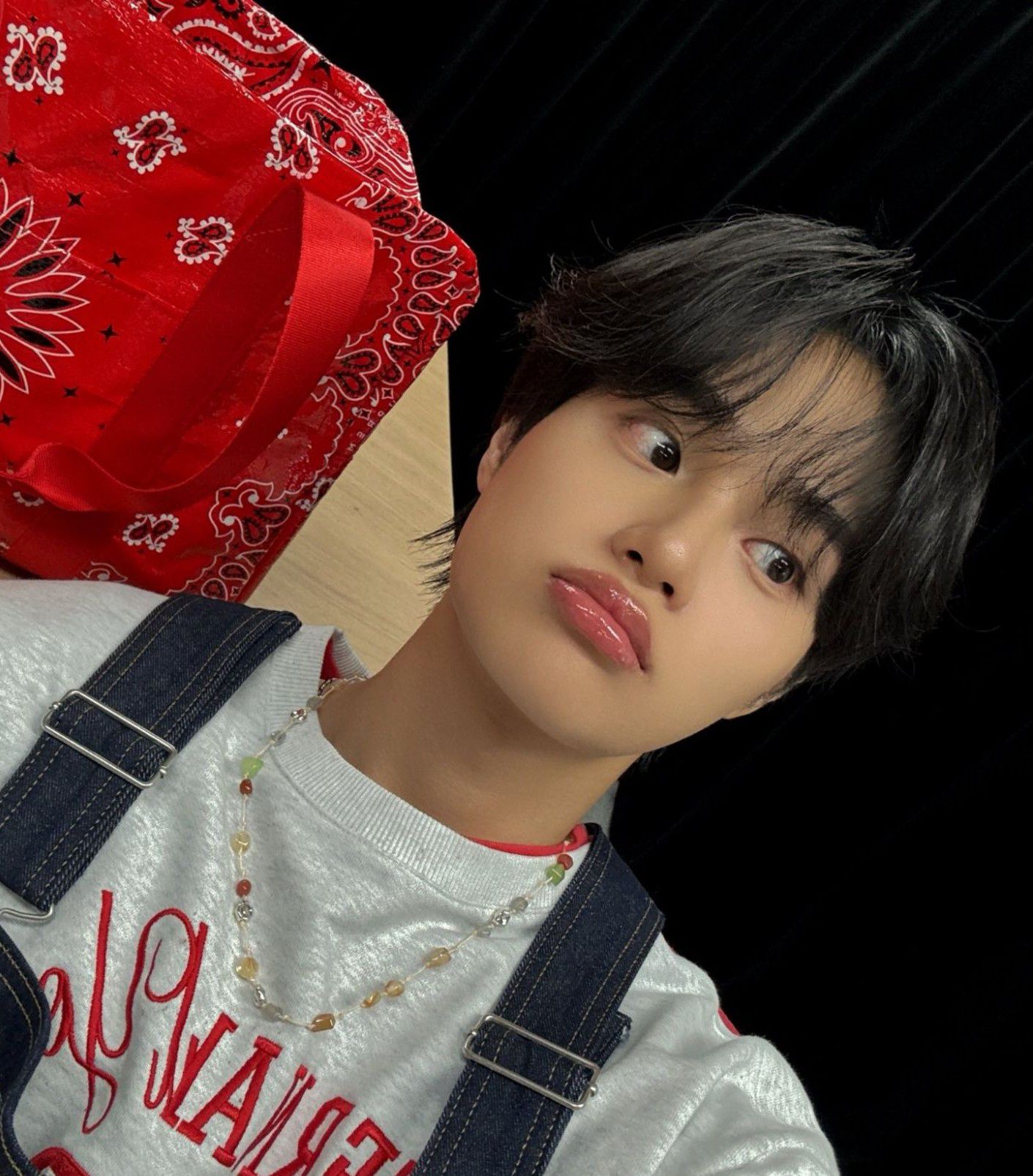 A moment captured by Lee Daehwi (AB6IX)'s fan