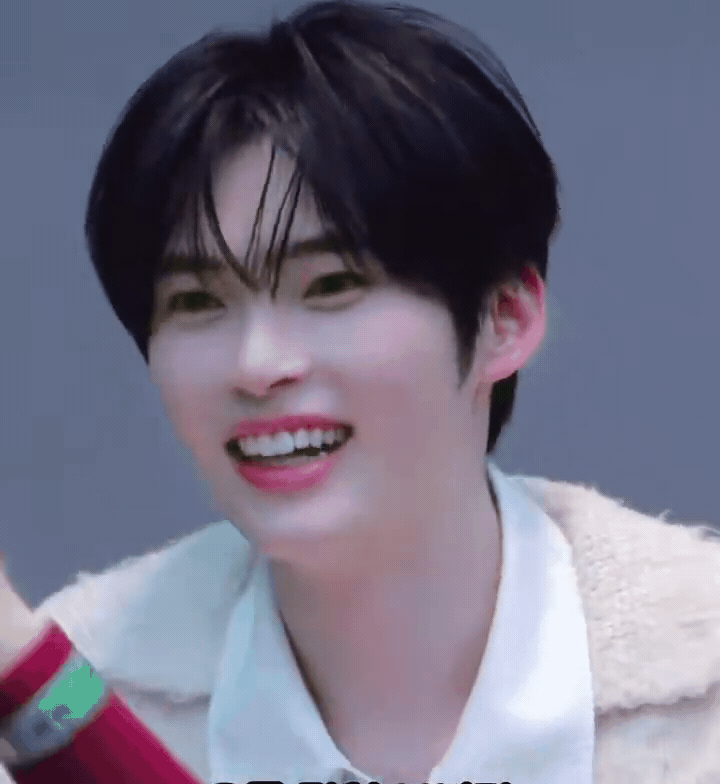 ソン・ハンビン (ZEROBASEONE)の最新写真