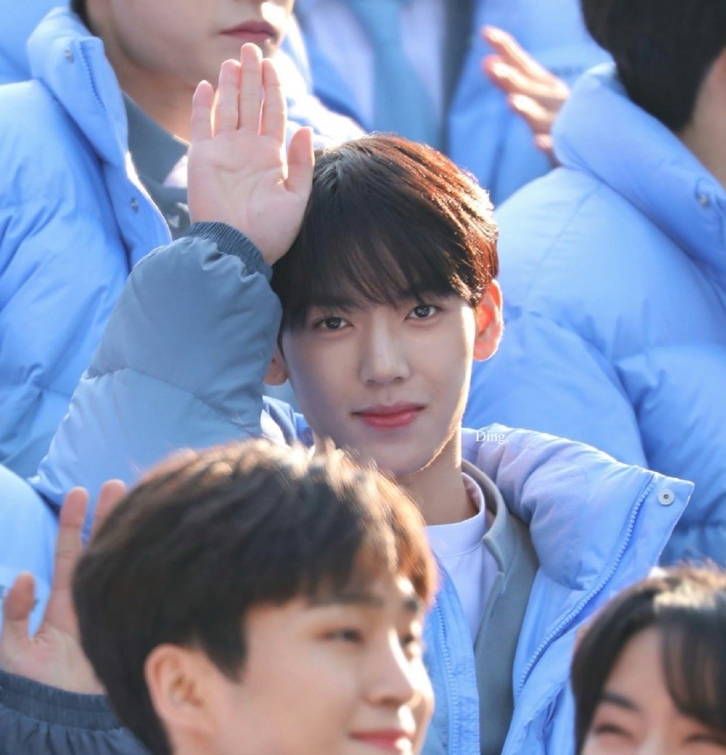 Recent activity shot of Han Yujin (ZEROBASEONE)