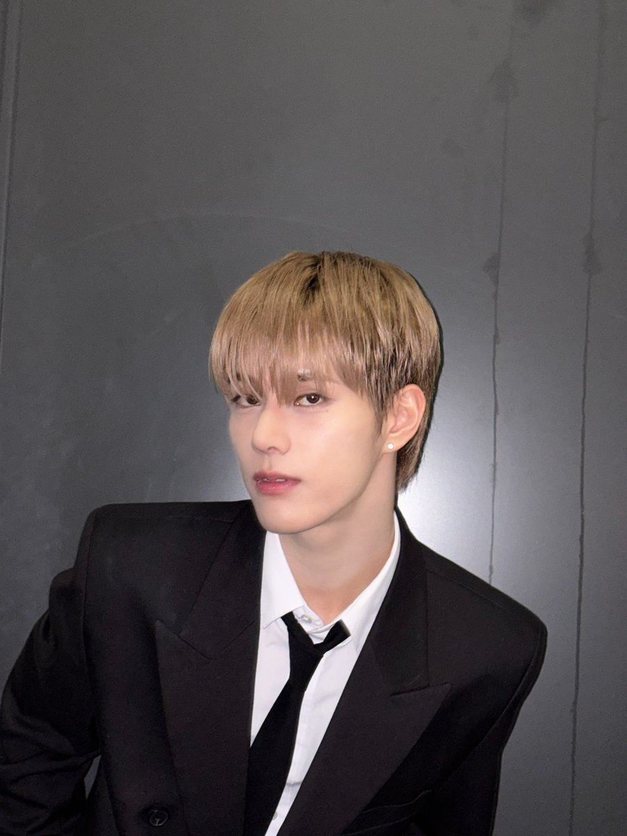 Behind-the-scenes cut of Xikers