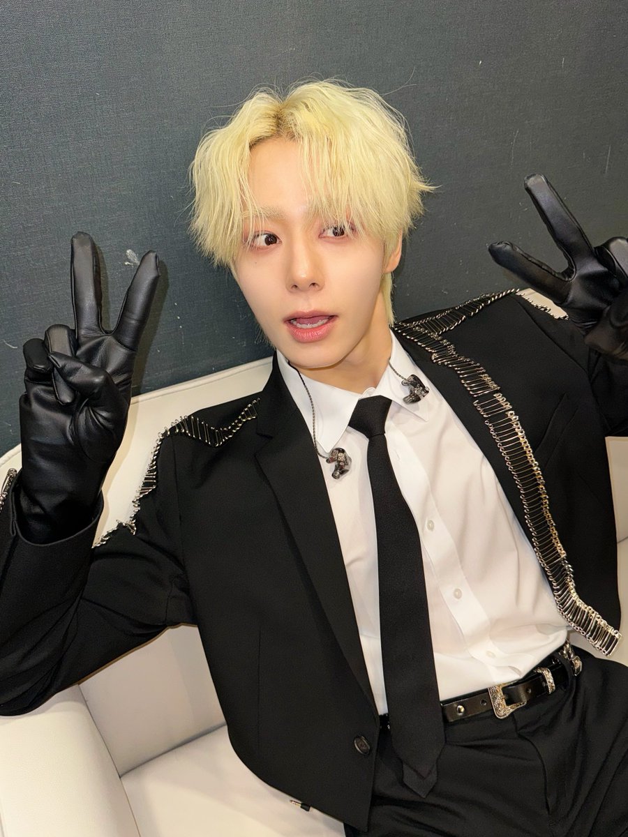 Behind-the-scenes cut of ONEUS