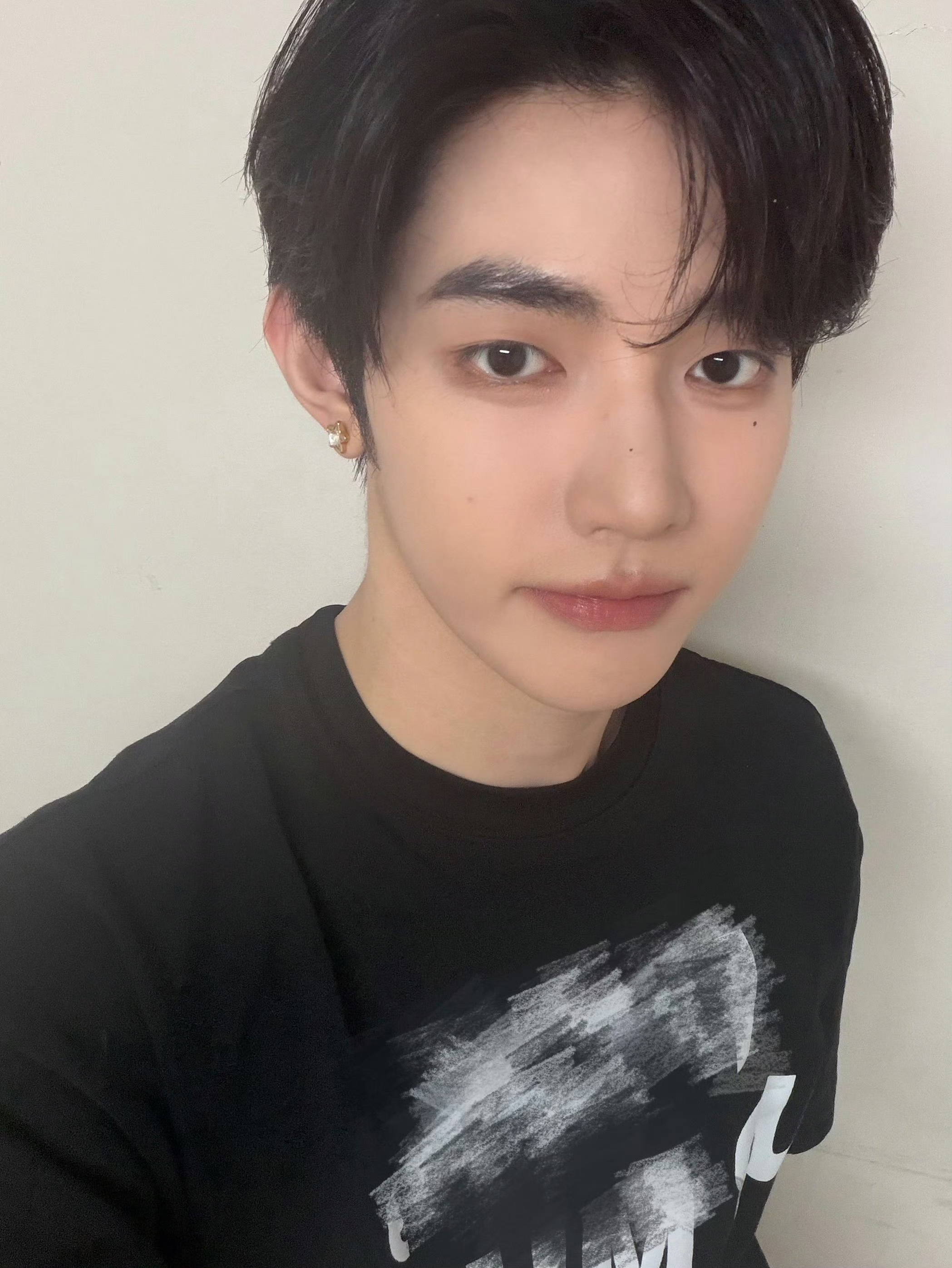 Behind-the-scenes cut of Zhang Hao (ZEROBASEONE)