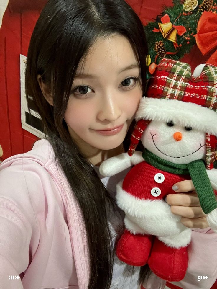 A moment captured by ILLIT's fan