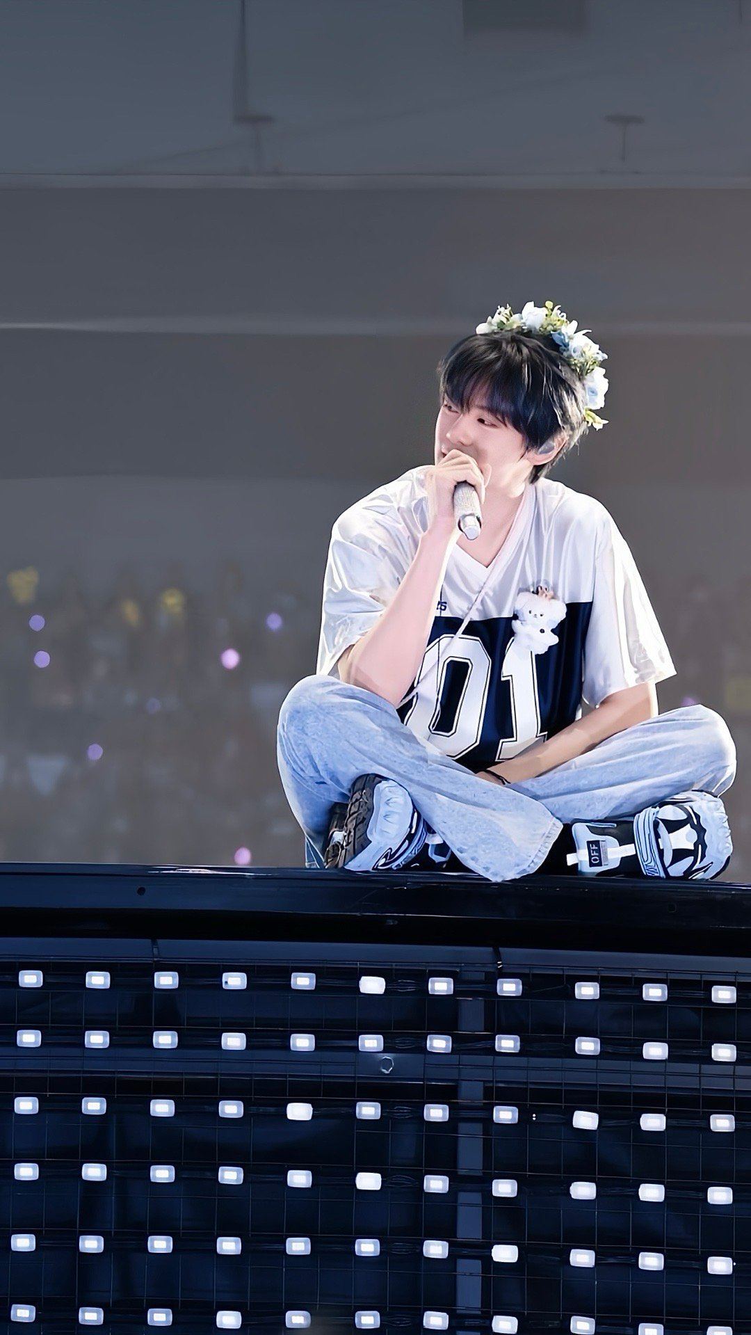 Fandom-recommended wallpaper image of Kim Gyuvin (ZEROBASEONE)