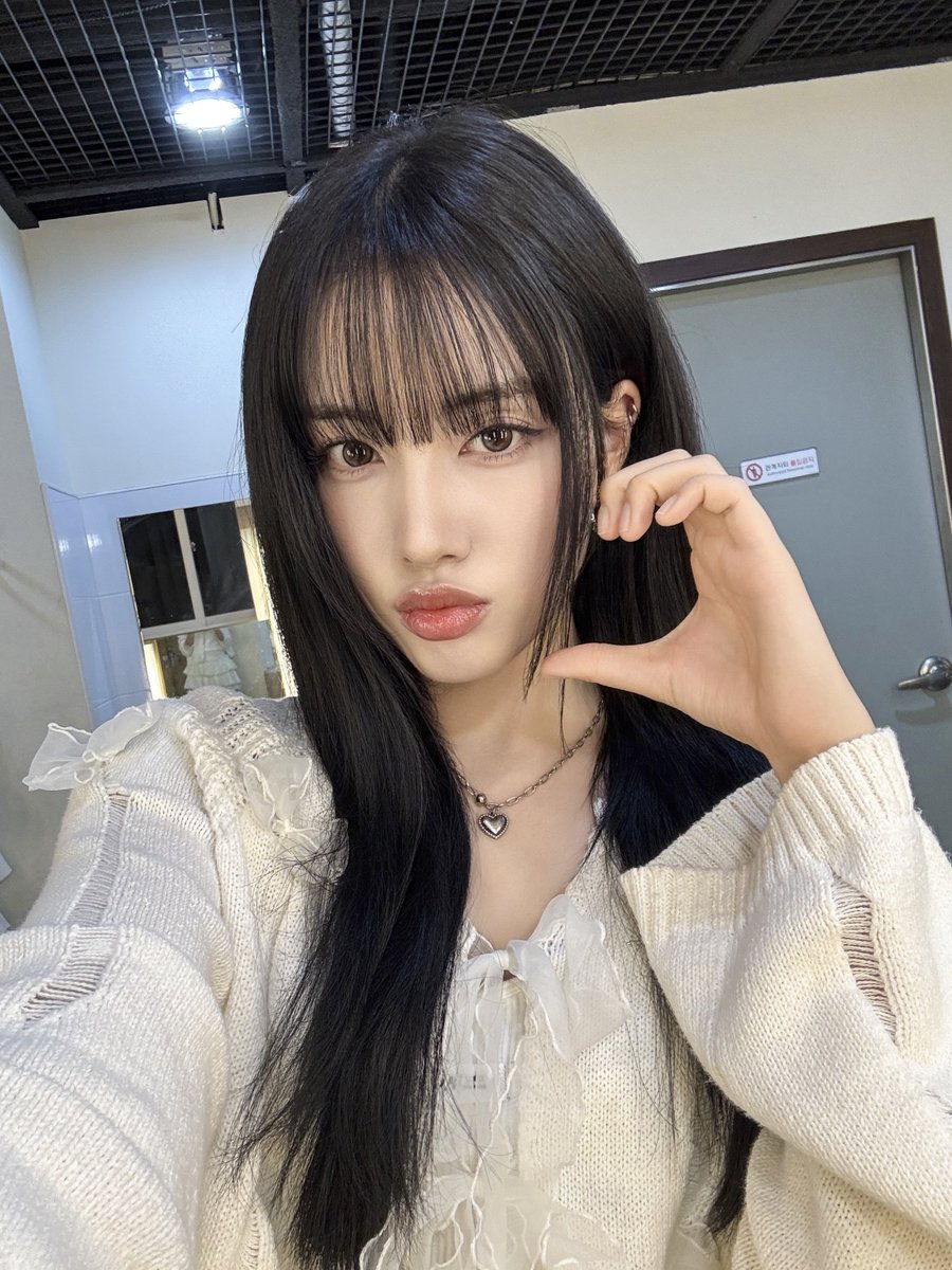 Behind-the-scenes cut of STAYC