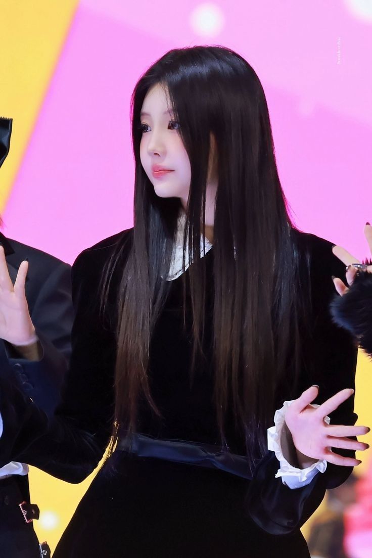 Recent activity shot of Wonhee (ILLIT)