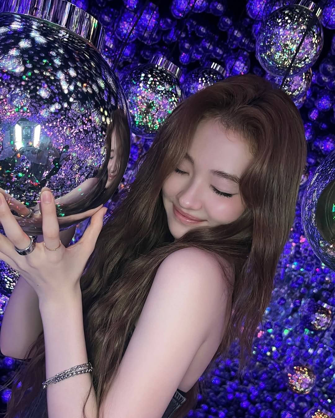 A moment captured by Ella (MEOVV)'s fan