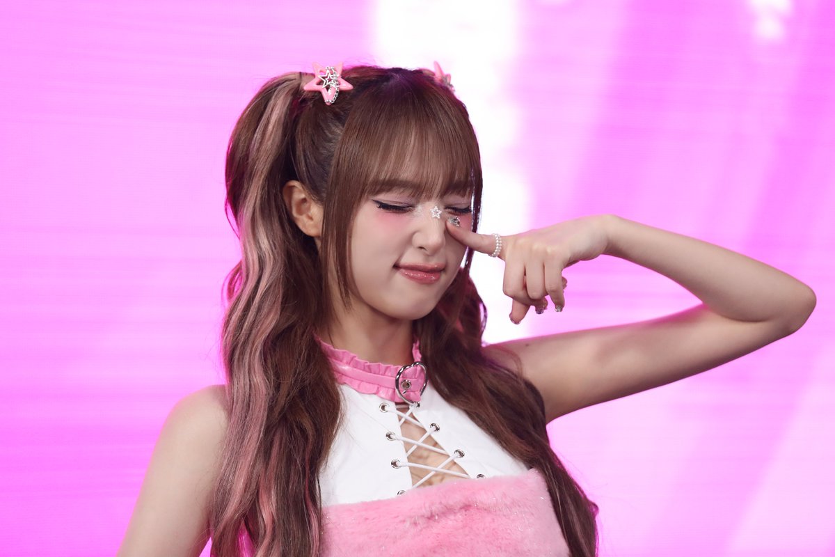 Behind-the-scenes cut of Choi Yena