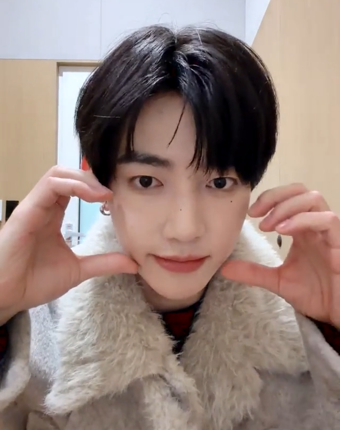 章昊 (ZEROBASEONE)的最新照片