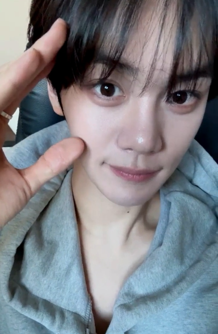 Latest photo of Kim Gyuvin (ZEROBASEONE)