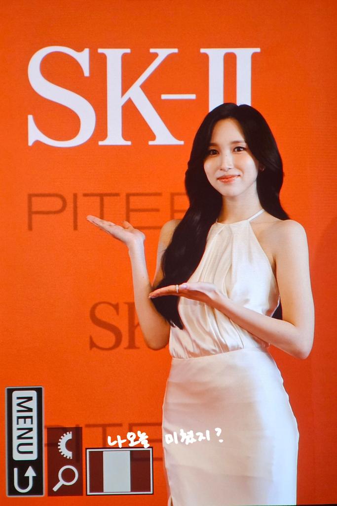 Momen yang diabadikan oleh penggemar Mina (TWICE)
