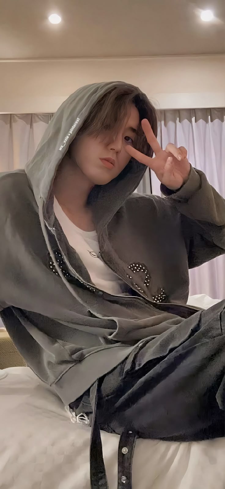 A heartfelt wallpaper shared by HAN (Stray Kids)'s fans