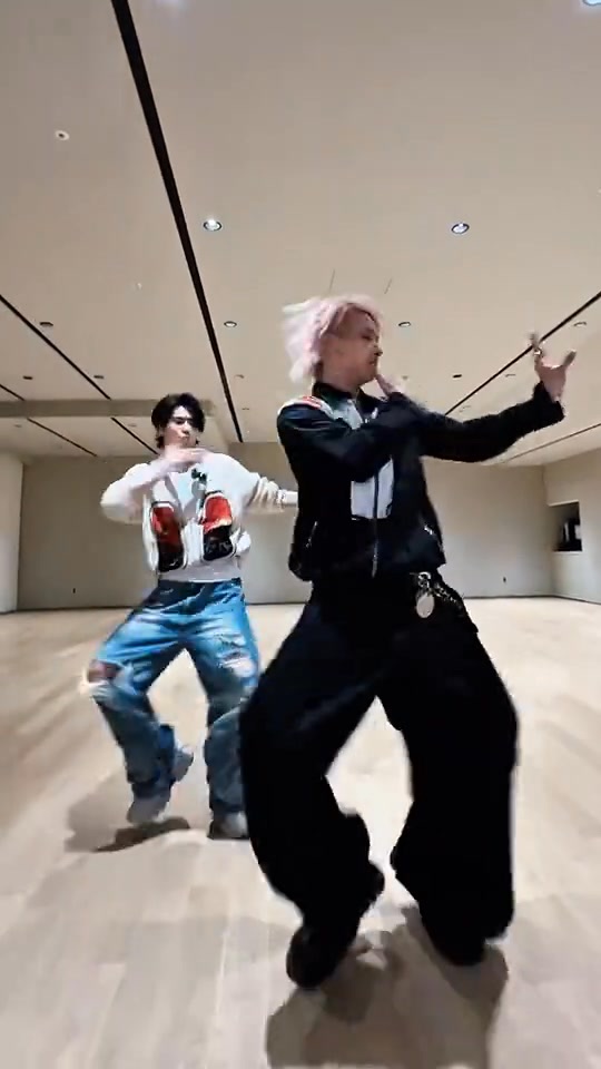 Nicholas (&TEAM)的最新照片