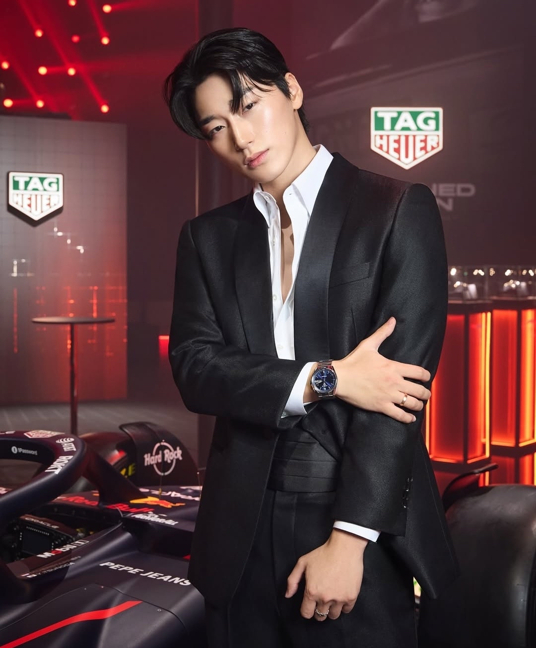 Behind-the-scenes cut of San (ATEEZ)