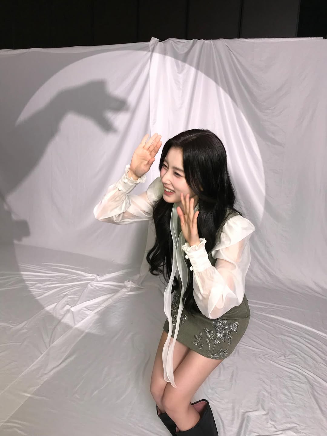 Behind-the-scenes cut of Kang Hyewon