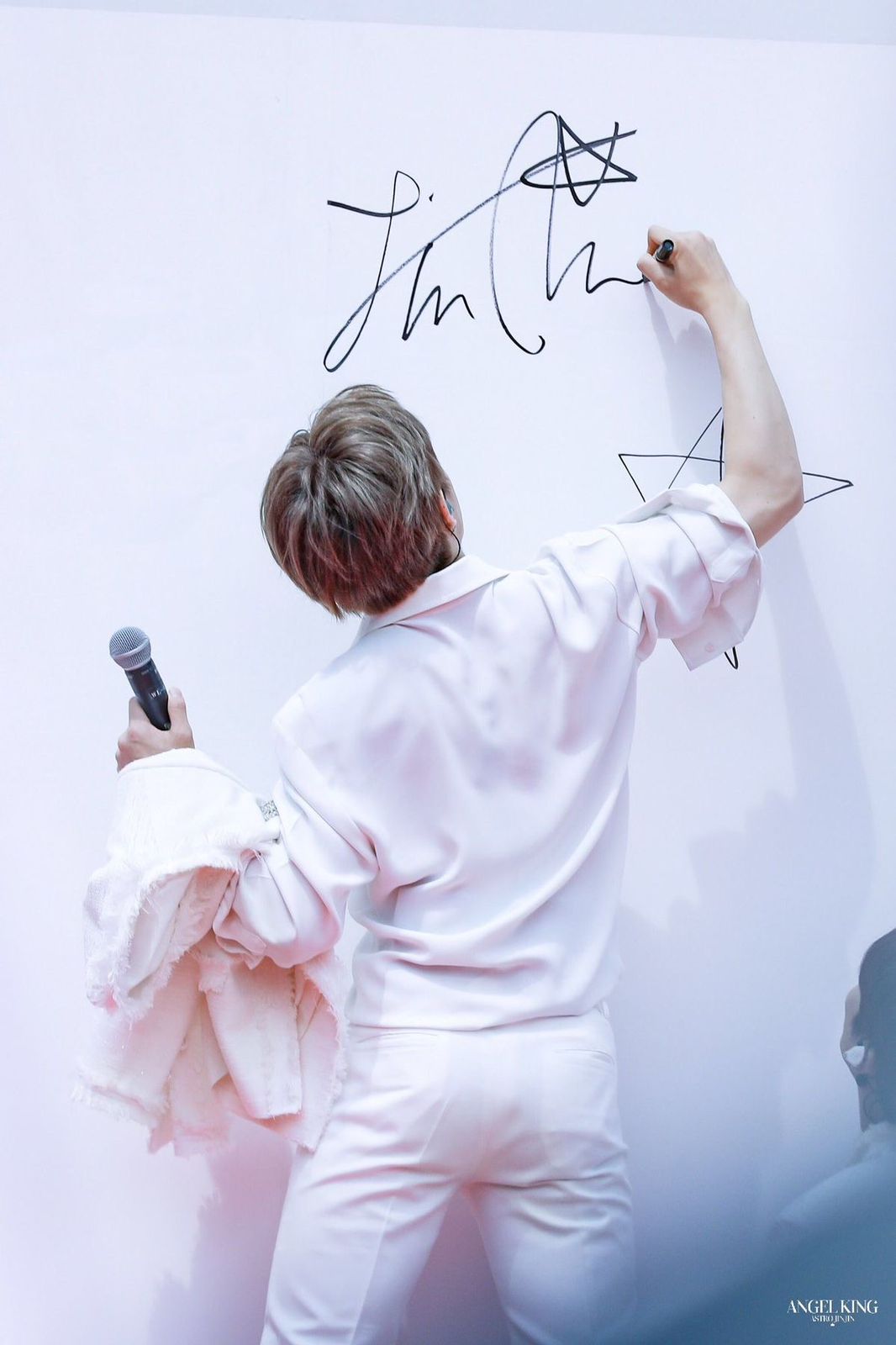 Jinjin (ASTRO)的最新活動照片