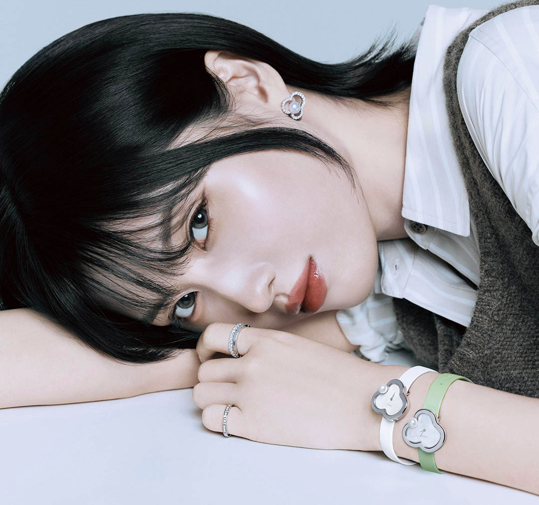 Behind-the-scenes cut of Momo (TWICE)