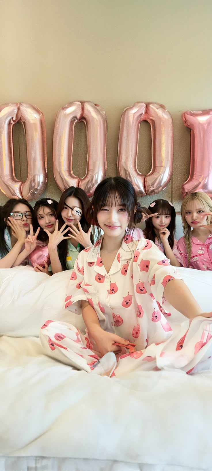 A heartfelt wallpaper shared by IVE's fans