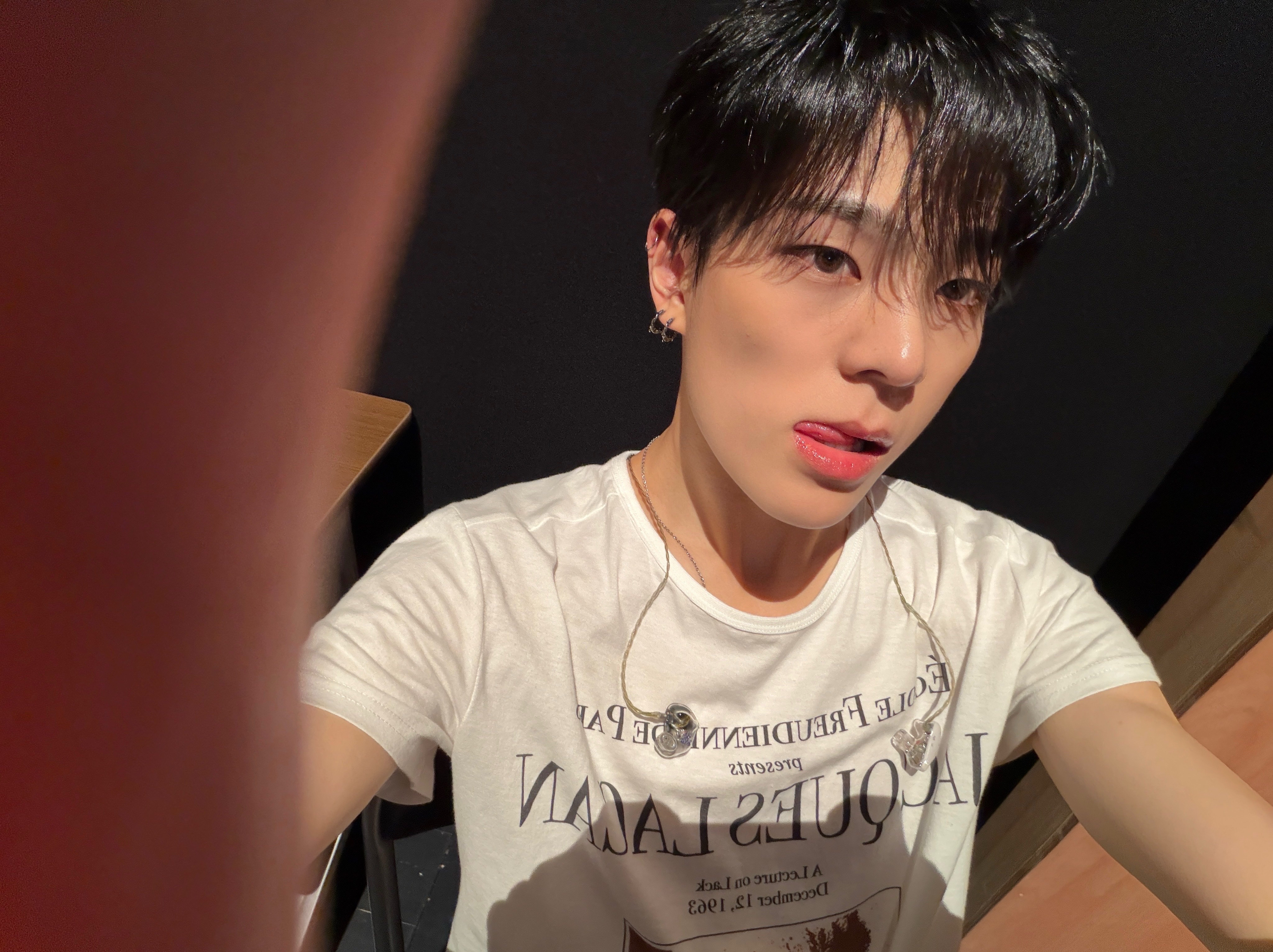 Behind-the-scenes cut of Kim Junmin (WHIB)