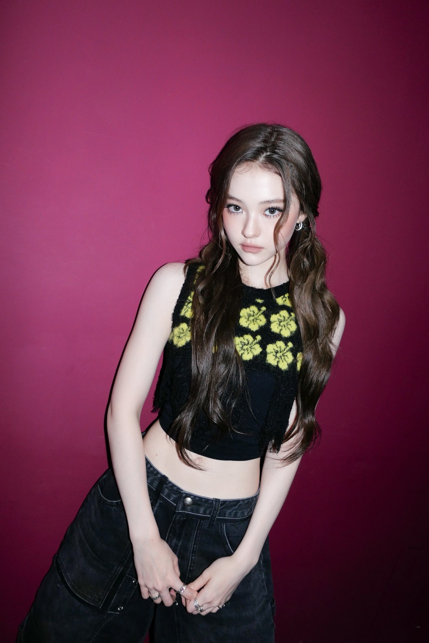 Behind-the-scenes cut of Ella (MEOVV)