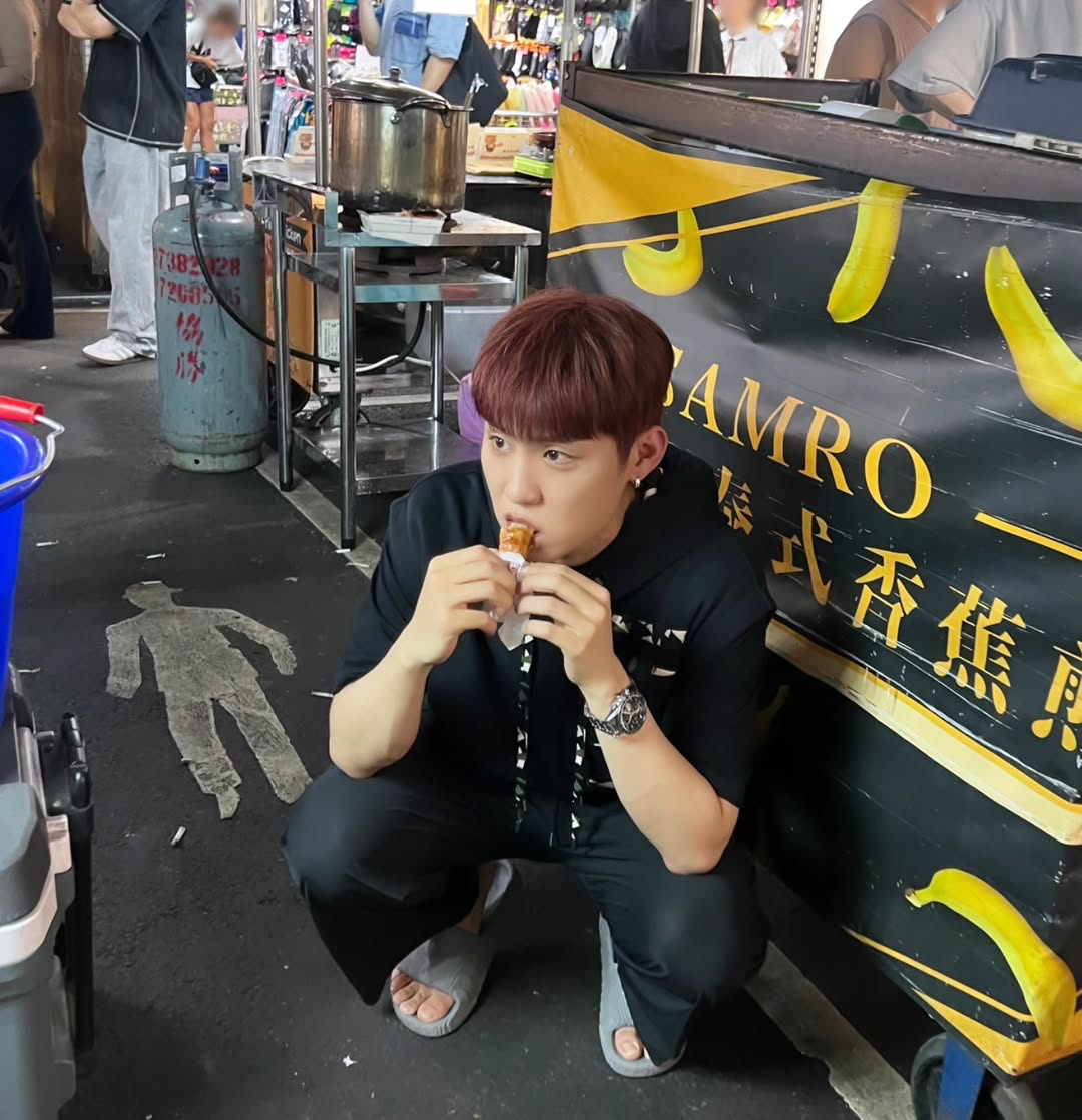 A moment captured by Park Woojin (AB6IX)'s fan