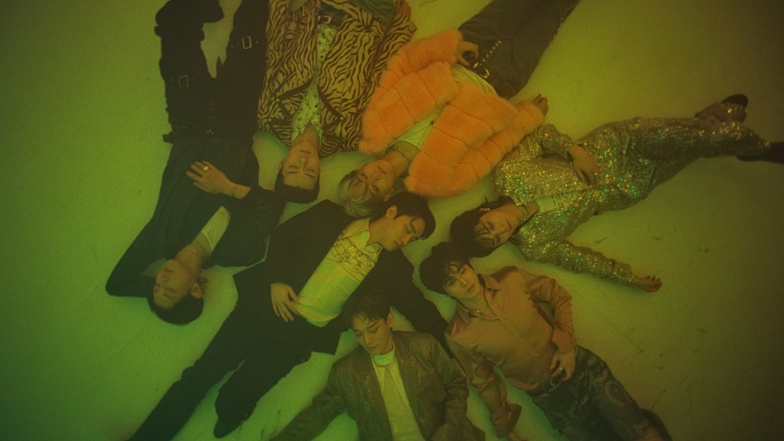 Potret di balik layar EXO