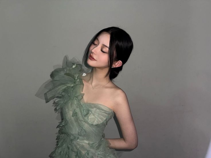 Behind-the-scenes cut of Minju (ILLIT)