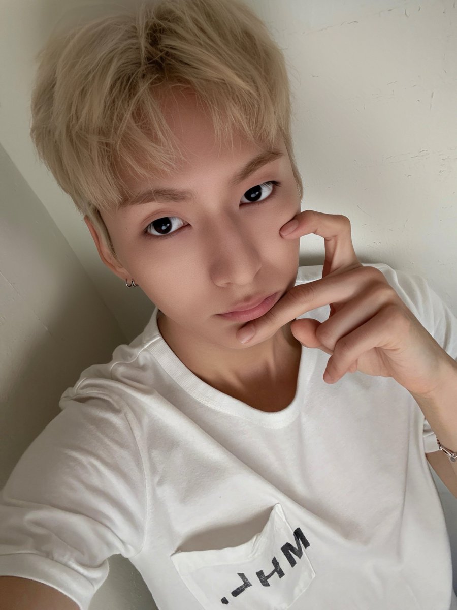 A moment captured by Xdinary Heroes's fan