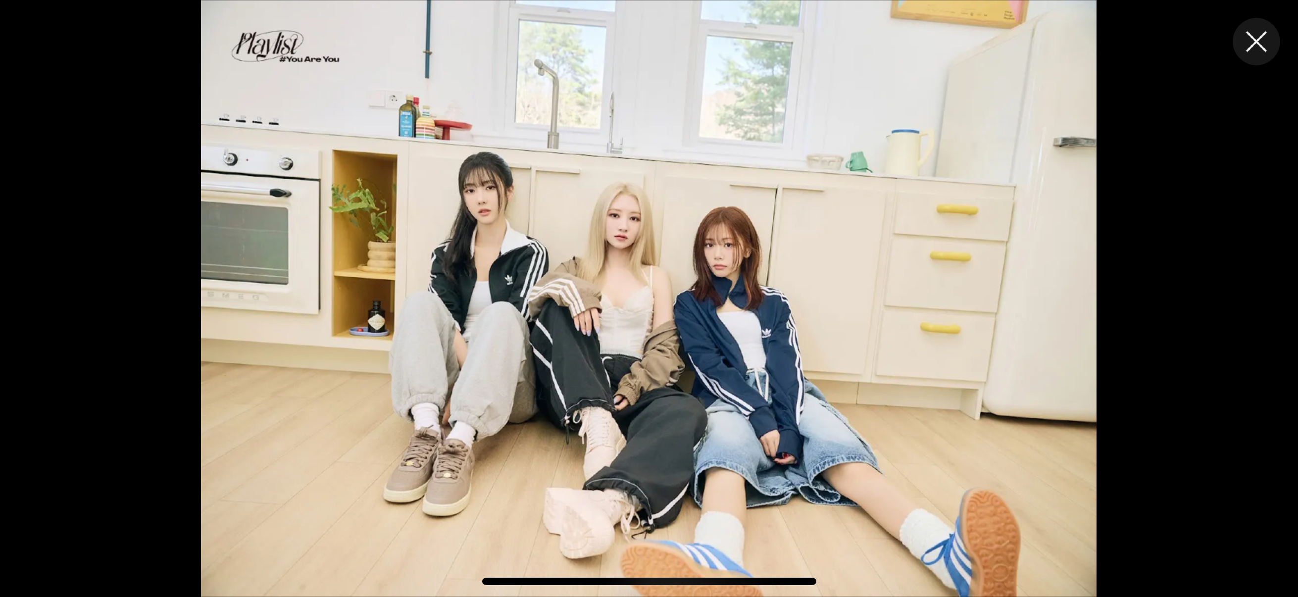 A moment captured by DREAMCATCHER's fan