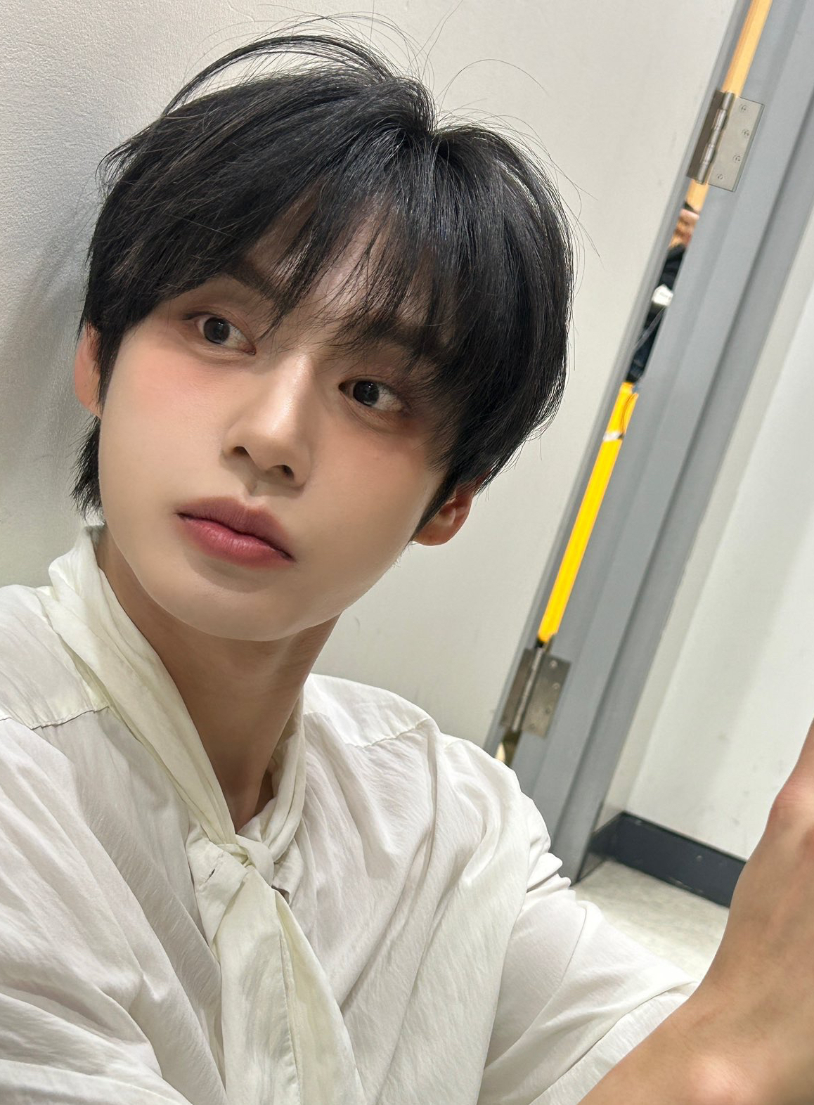 Behind-the-scenes cut of Kim Jiwoong (ZEROBASEONE)