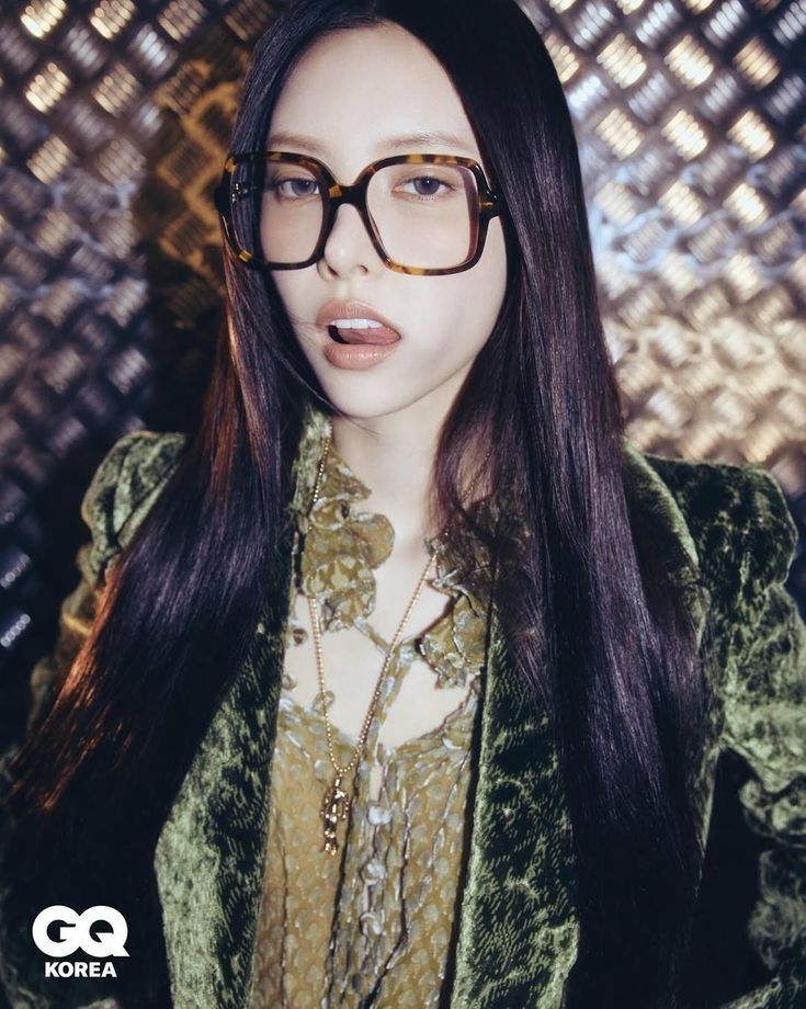 Behind-the-scenes cut of Yunah (ILLIT)