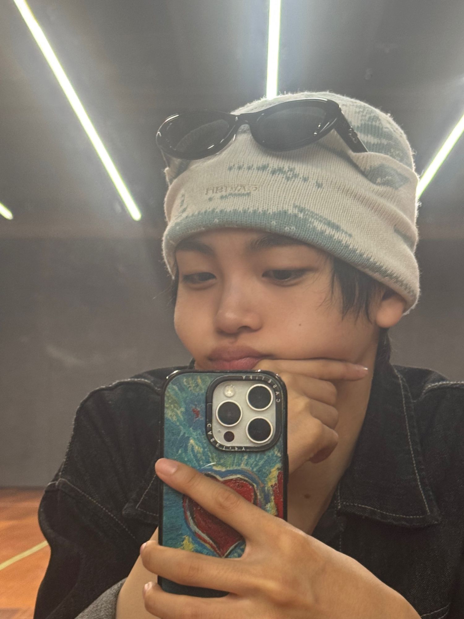 Latest photo of Hyeongjun (CRAVITY)