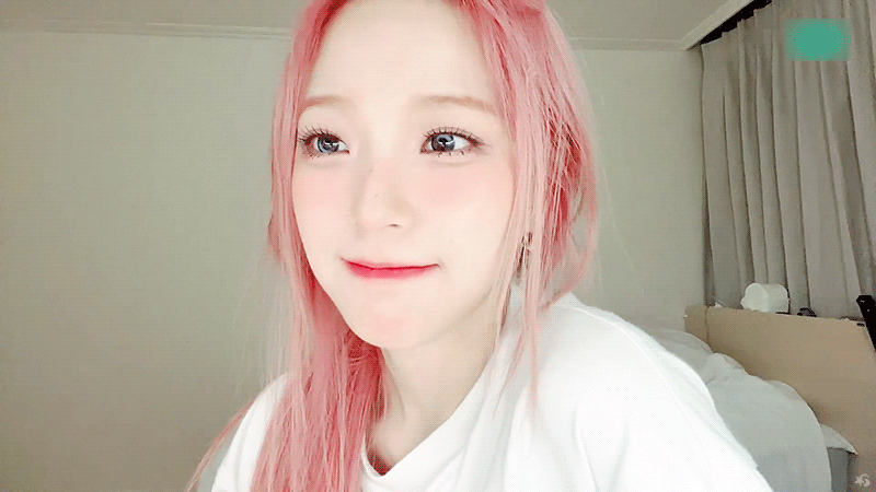 白知憲 (fromis_9)的幕後花絮