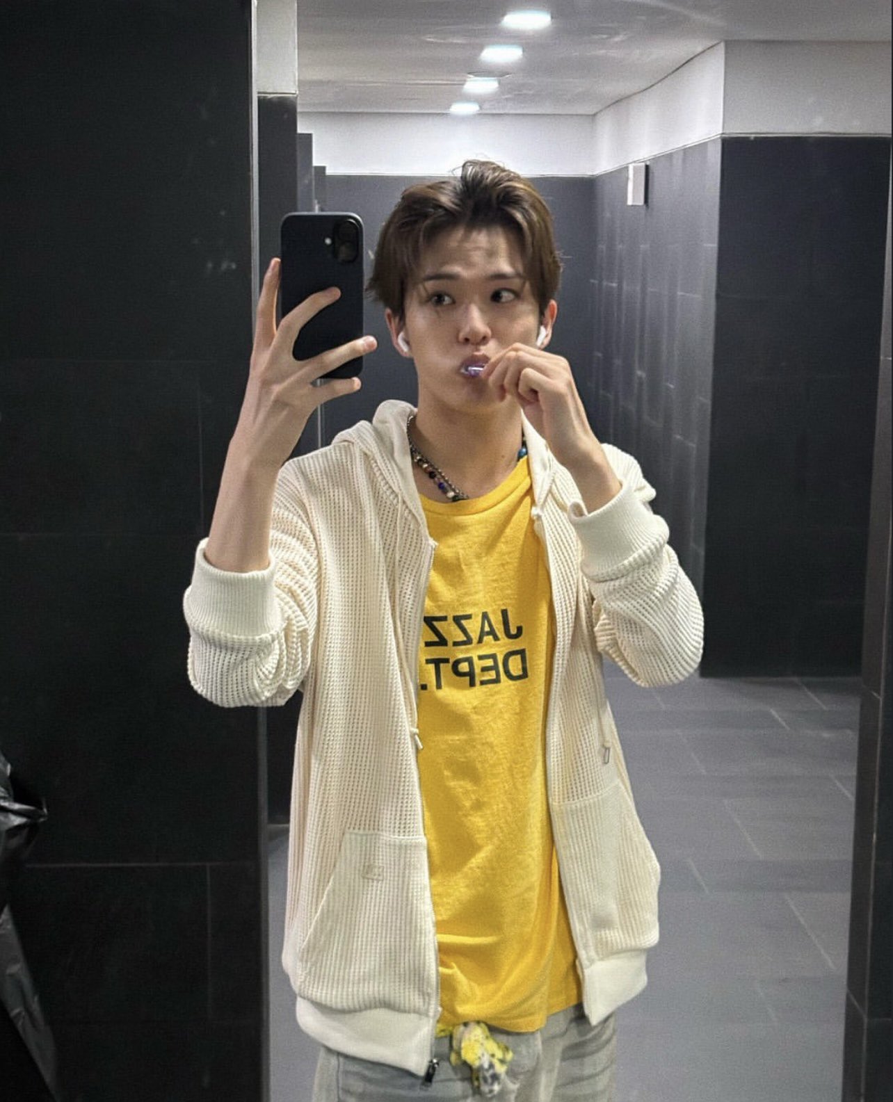Behind-the-scenes cut of Asahi (TREASURE)