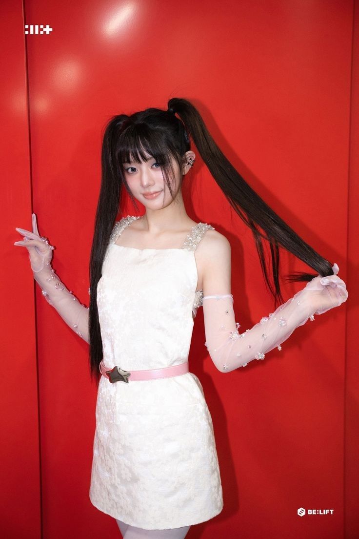 Behind-the-scenes cut of Minju (ILLIT)